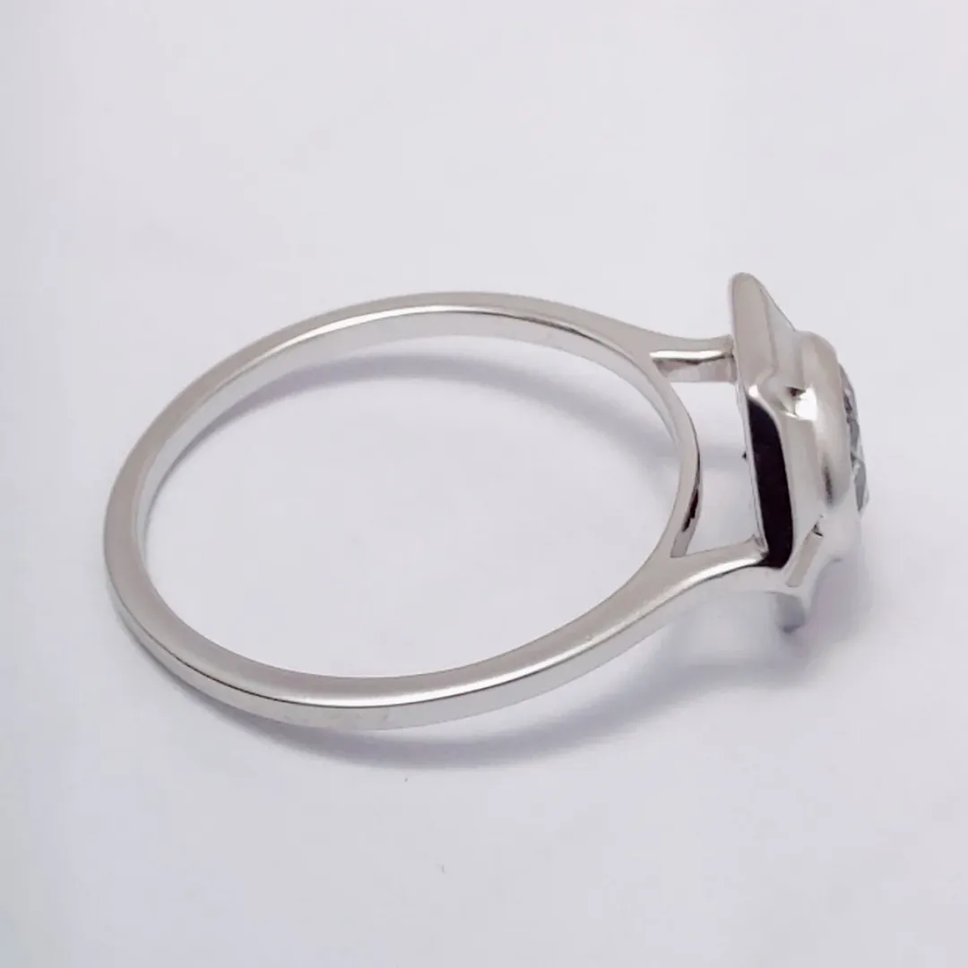 /public/photos/live/Hexagon Shape Round Moissanite Bezel Set Engagement Ring 735 (2).webp